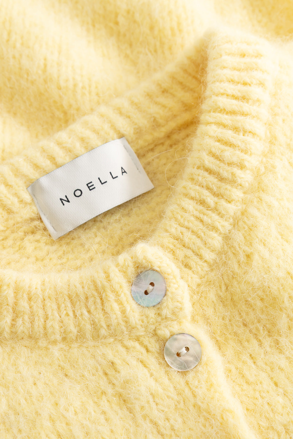 N-Kae Strickjacke Buttergelb