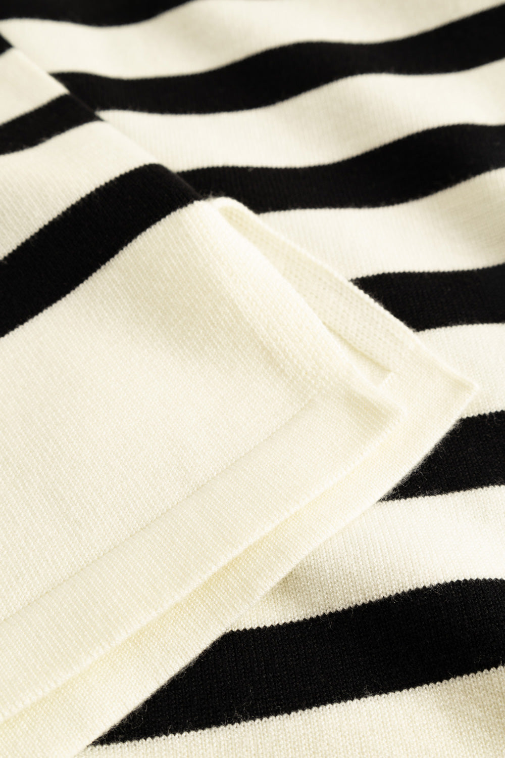 N-Maryann Strick Darryll Black Stripe