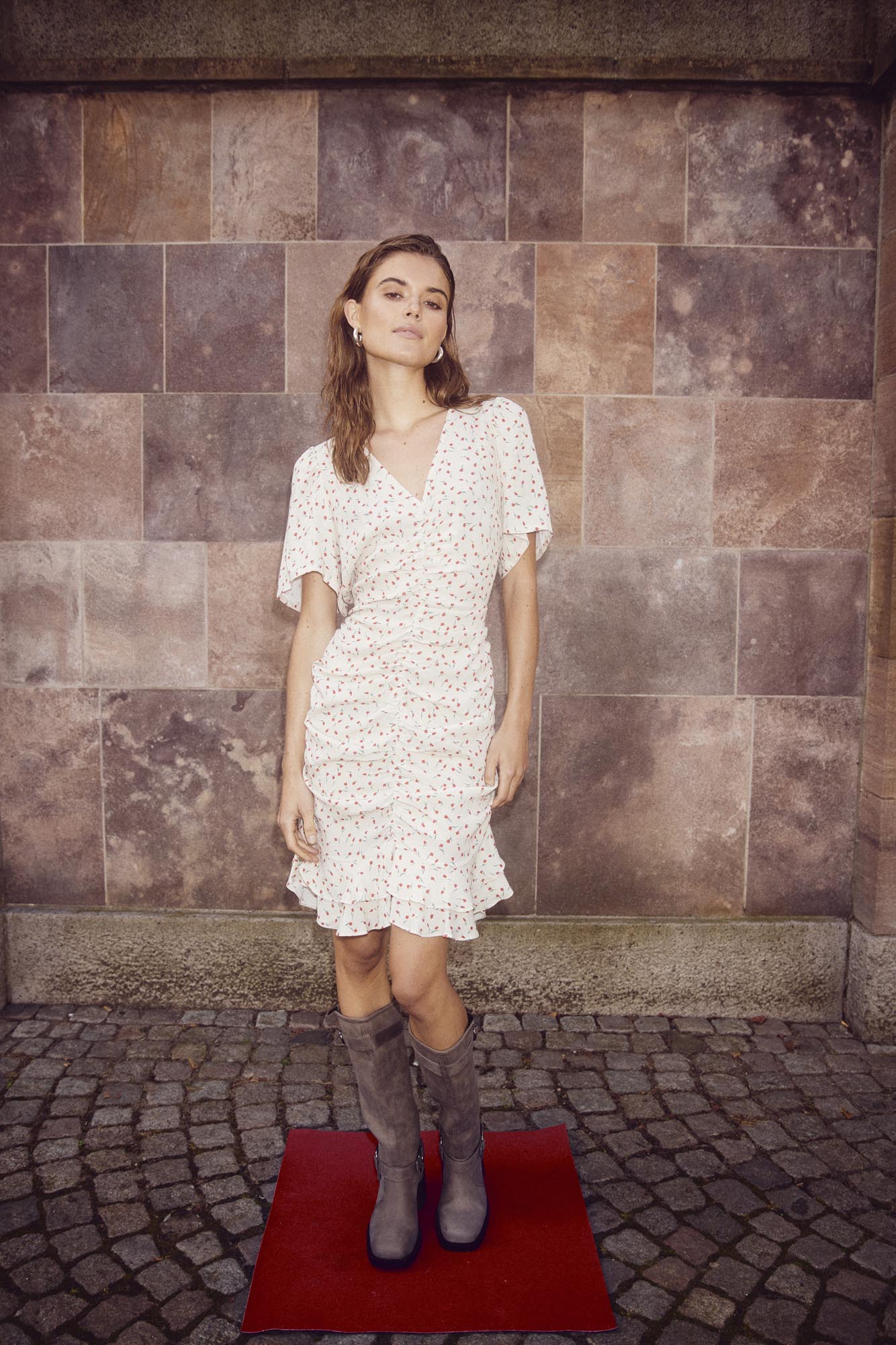 Sloane Kleid Creme/Rot Mini-Blume