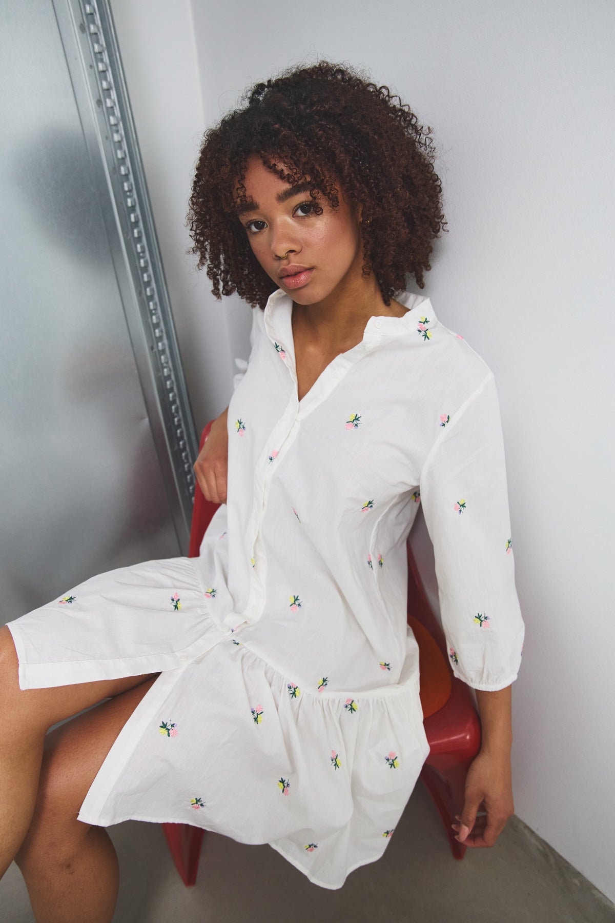 Imogene Kleid mit weißer Stickerei