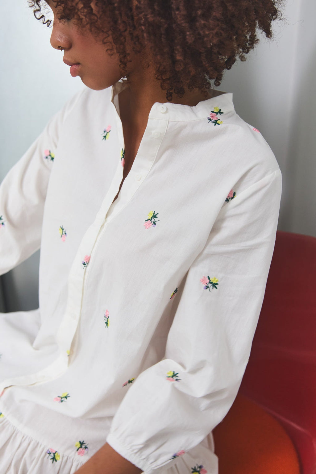 Imogene Kleid mit weißer Stickerei