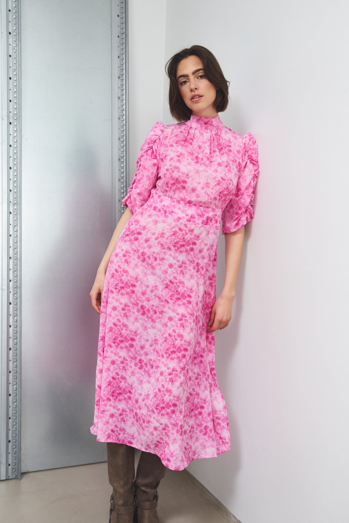 Noellas Leo long Dress Trudy Pink Print. Køb Kjoler hos www.noellafashion.dk
