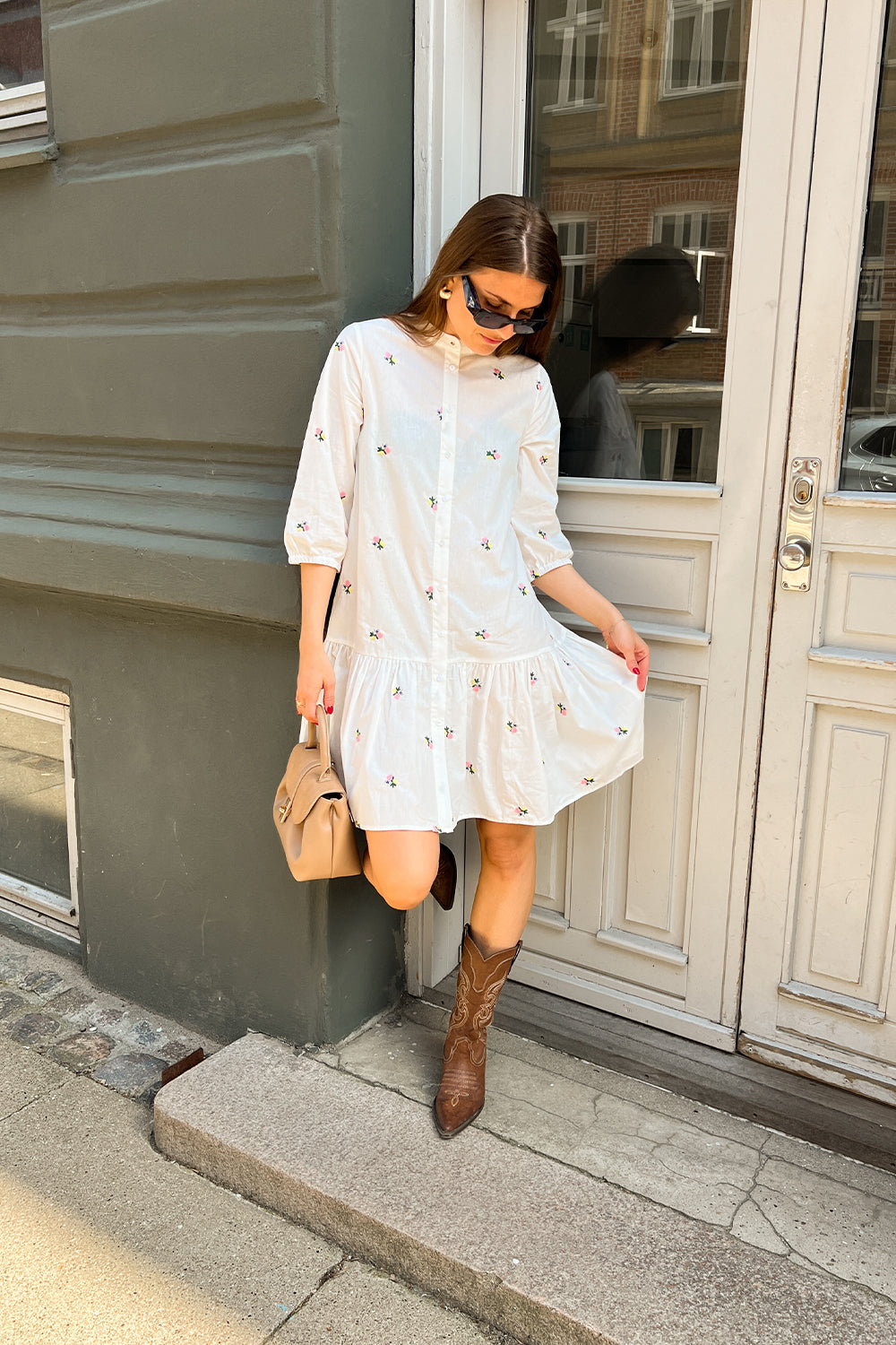 Imogene Kleid mit weißer Stickerei