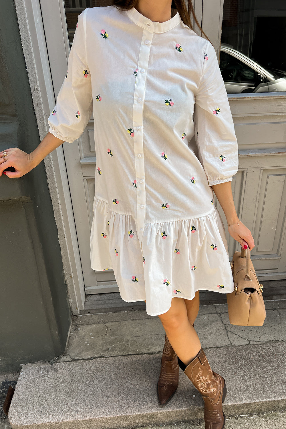Imogene Kleid mit weißer Stickerei