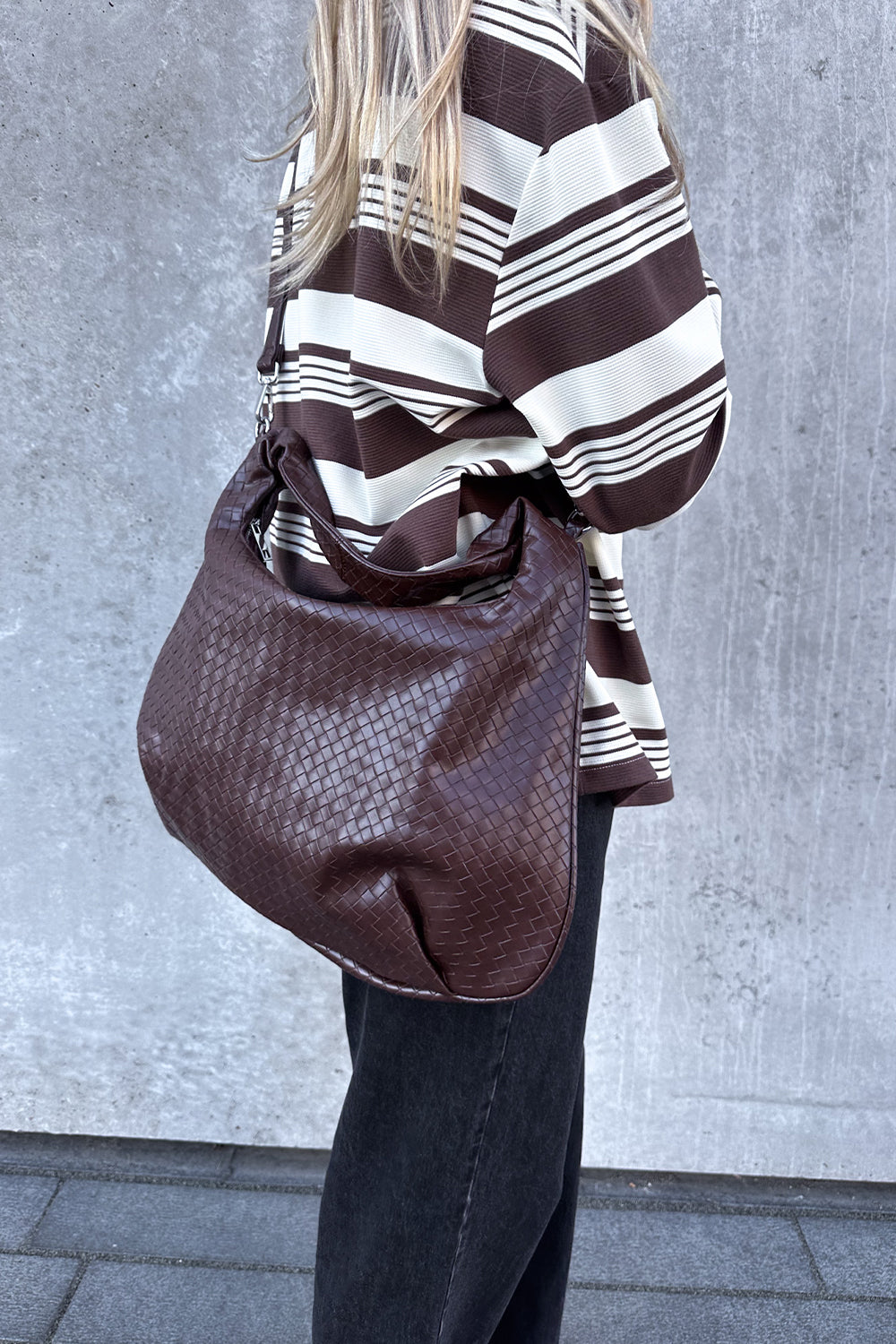 Peony Hobo Bag Dunkelbraun