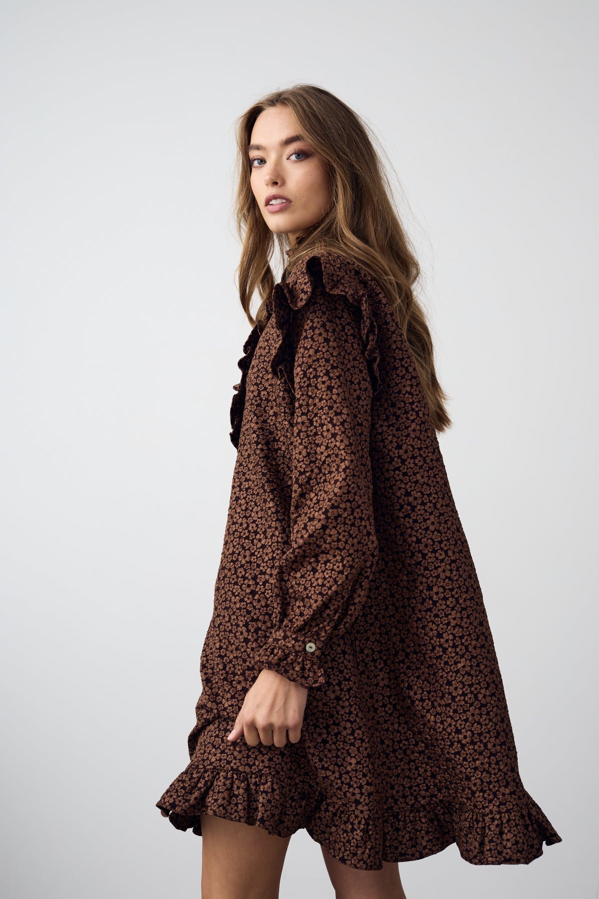 Reno Ruby Rüschenkleid Schokolade