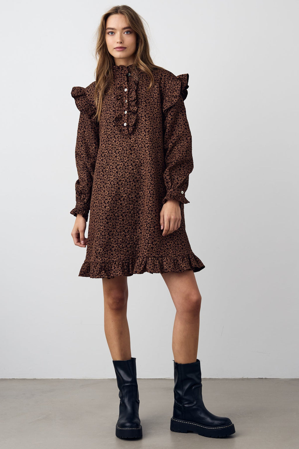 Reno Ruby Rüschenkleid Schokolade