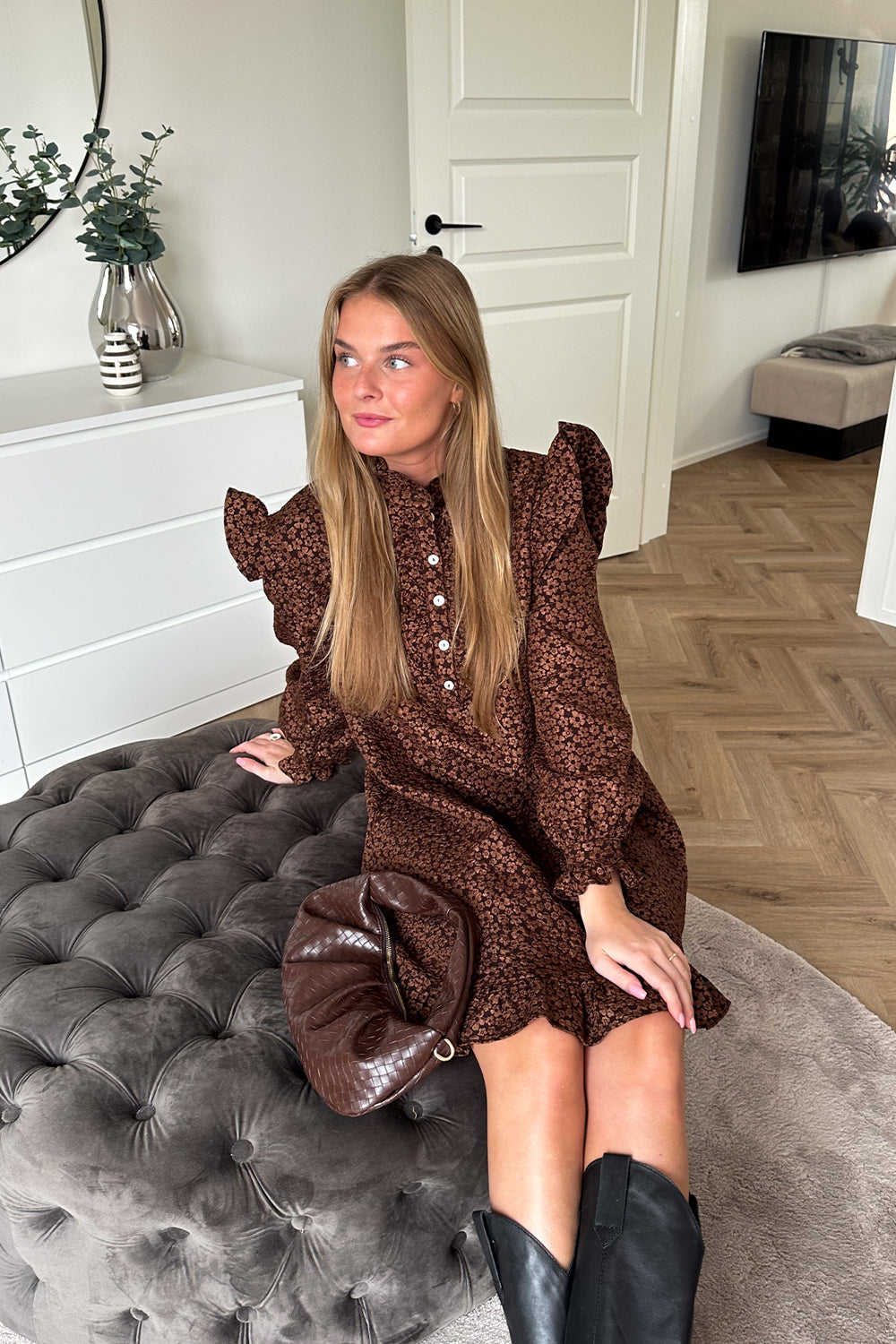 Reno Ruby Rüschenkleid Schokolade